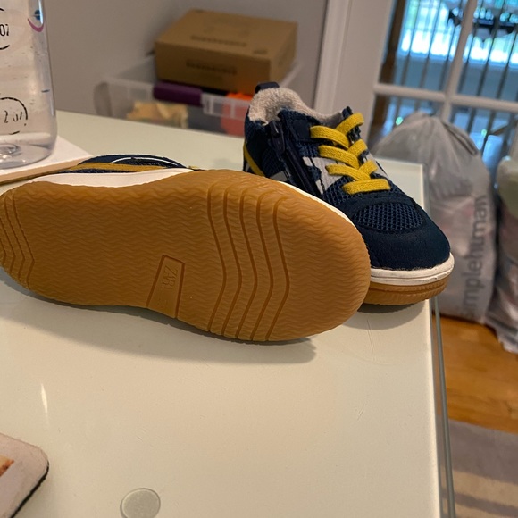 Toddler Zara Sneakers - size 7 - Picture 3 of 5